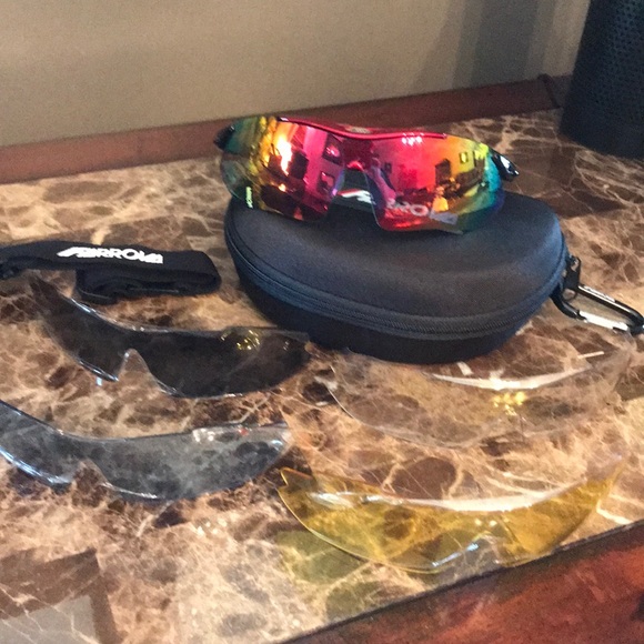 🆕 Light weight Farrova sports sunglass… - Picture 1 of 9